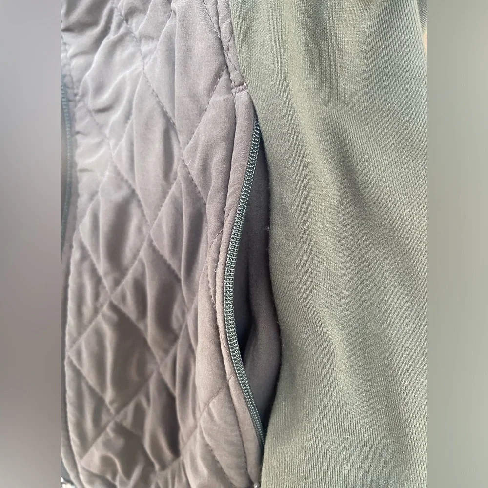 Athleta Upside Quilted Vest in Green ~ Size XXS - Picture 8 of 11